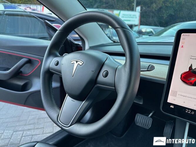 Tesla Model 3 36 interauto-car