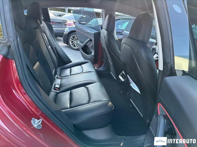 Tesla Model 3 42 interauto-car