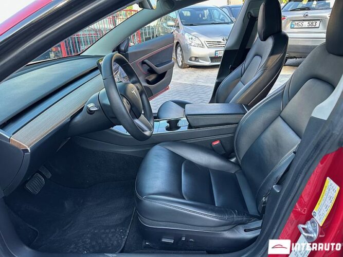 Tesla Model 3 34 interauto-car