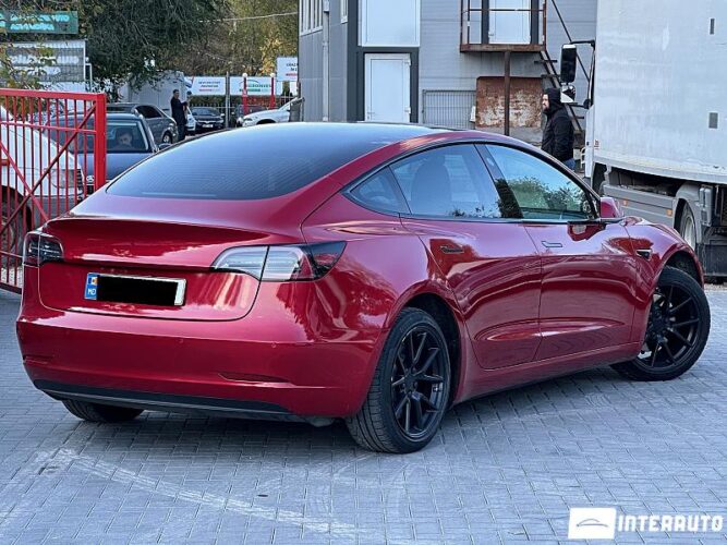 Tesla Model 3 32 interauto-car