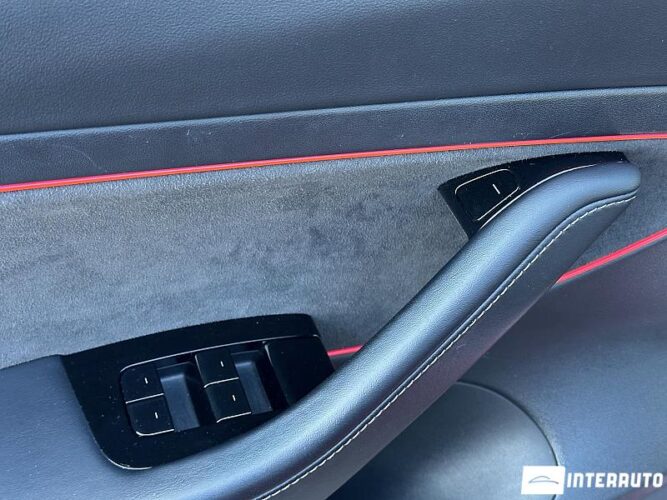Tesla Model 3 40 interauto-car