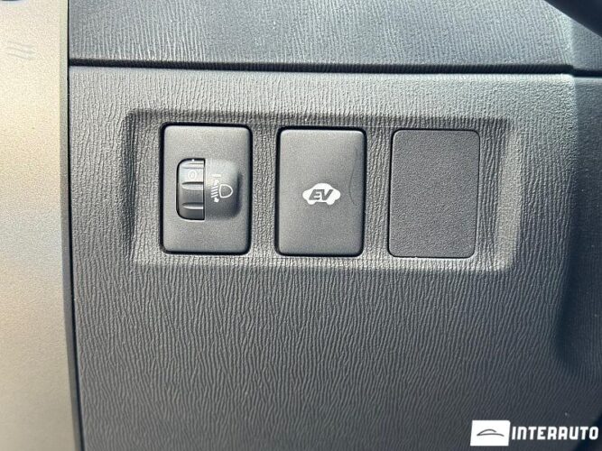 Toyota Prius 42 interauto-car
