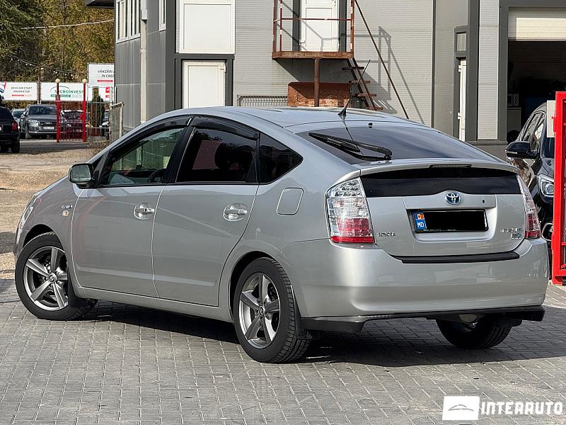 Toyota Prius 13 automobil-interauto