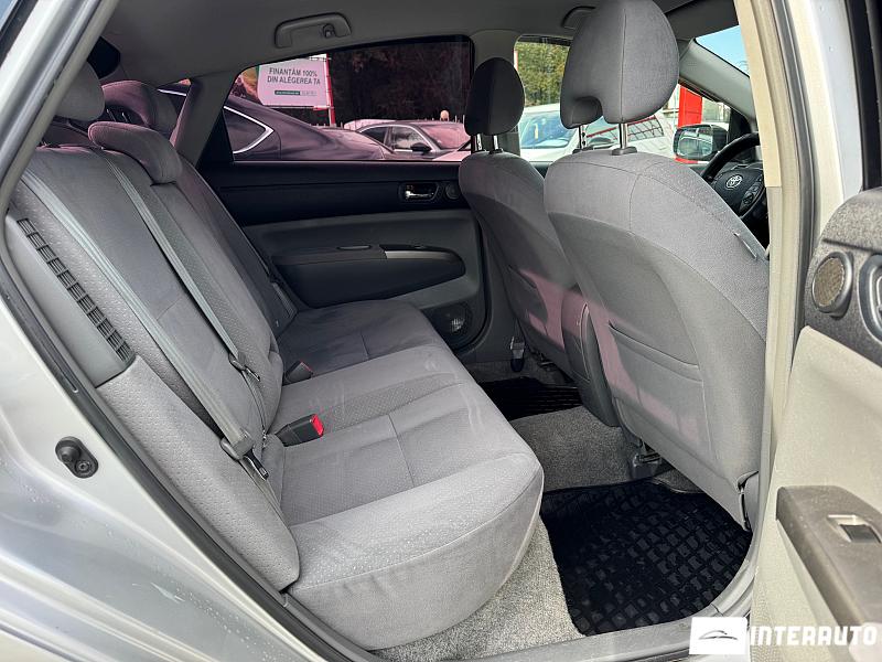 Toyota Prius 25 automobil-interauto