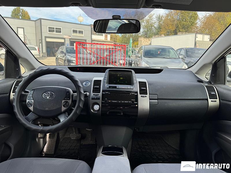 Toyota Prius 17 automobil-interauto