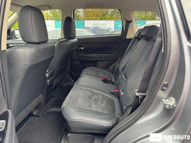 Mitsubishi Outlander 43 interauto-car
