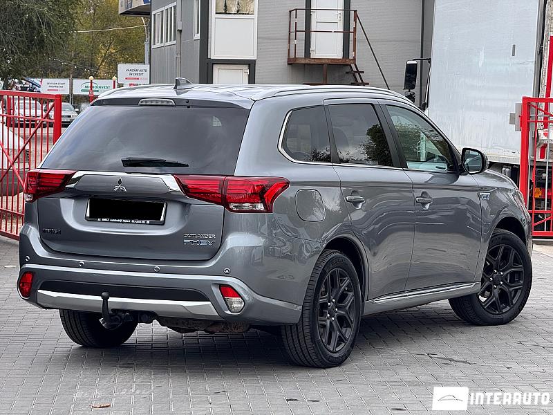 Mitsubishi Outlander 12 automobil-interauto