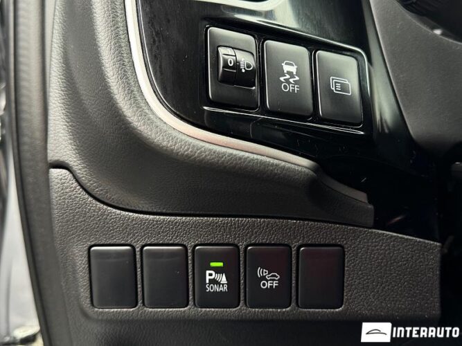 Mitsubishi Outlander 41 interauto-car