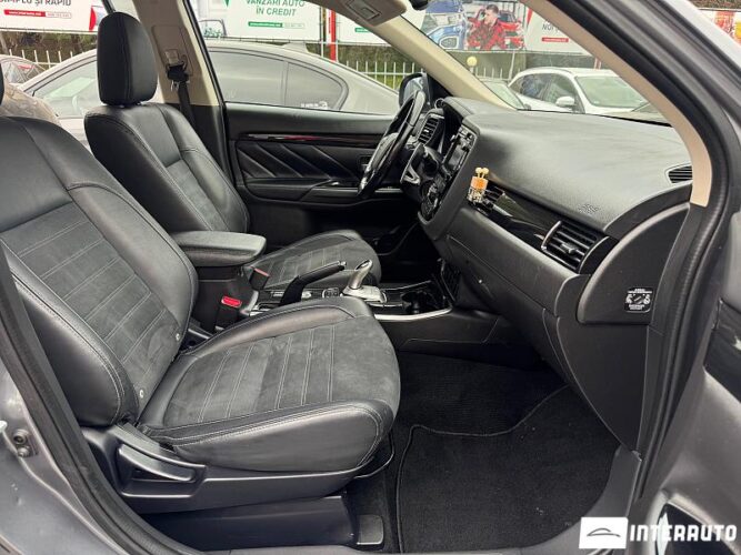 Mitsubishi Outlander 33 interauto-car