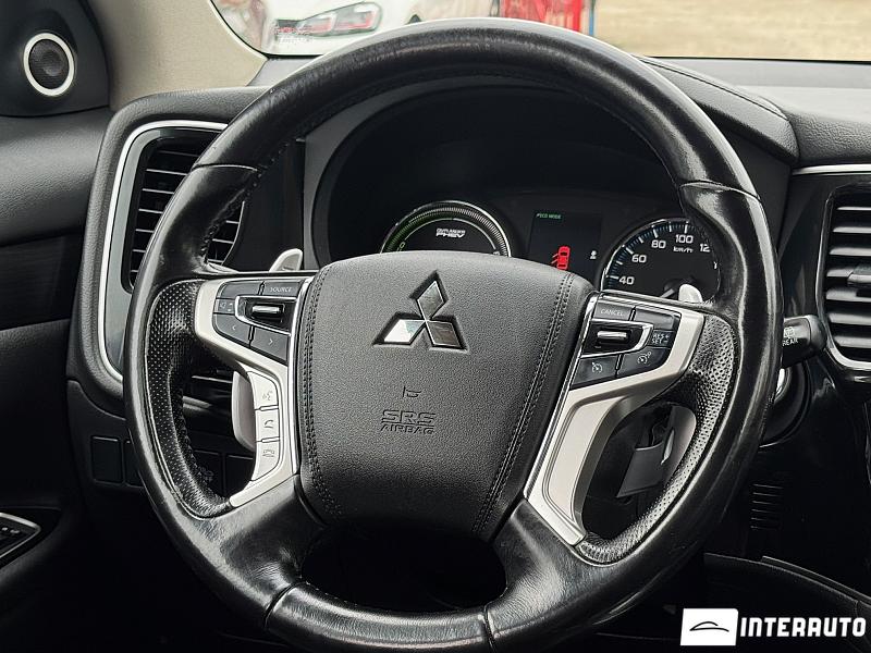 Mitsubishi Outlander 18 automobil-interauto