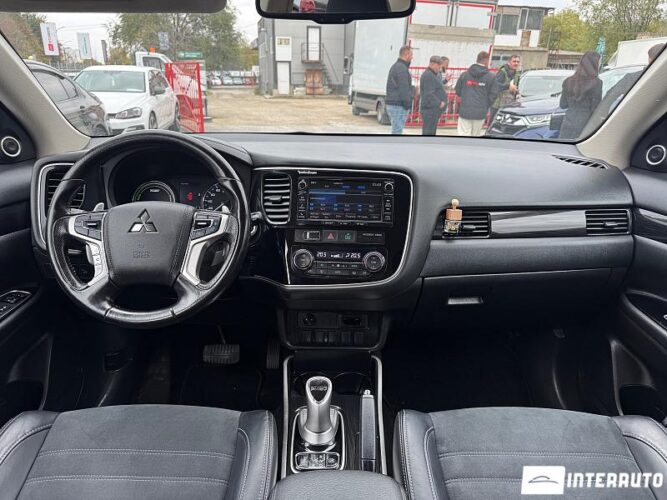 Mitsubishi Outlander 35 interauto-car