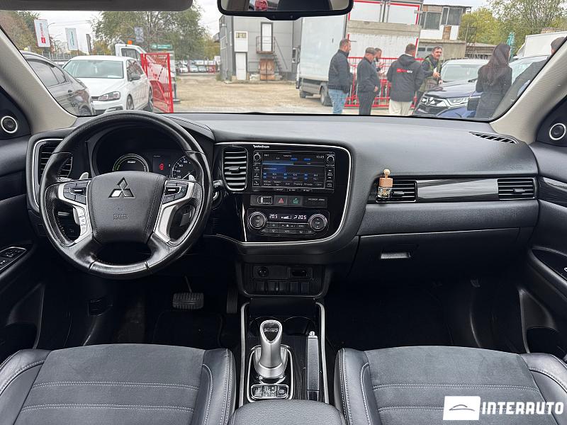 Mitsubishi Outlander 17 automobil-interauto