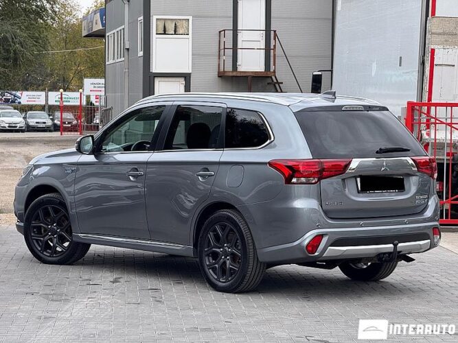 Mitsubishi Outlander 32 interauto-car