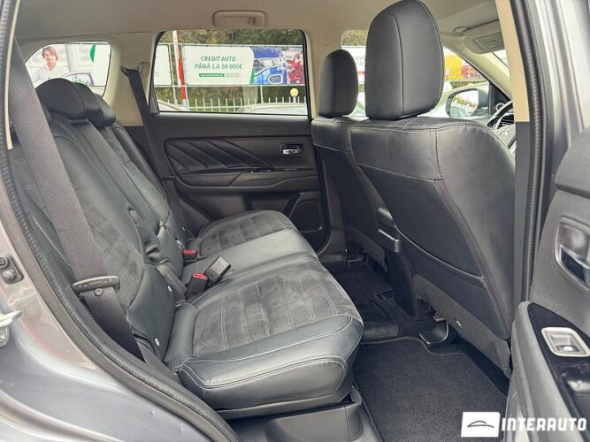 Mitsubishi Outlander 44 interauto-car