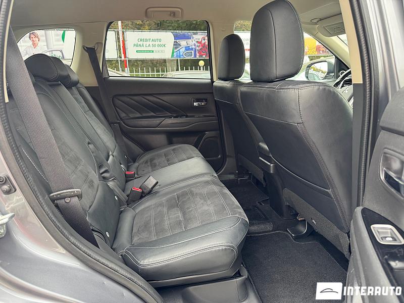 Mitsubishi Outlander 26 automobil-interauto