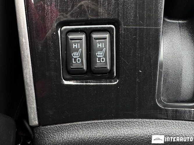 Mitsubishi Outlander 42 interauto-car