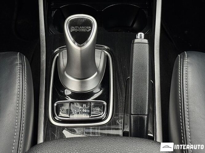 Mitsubishi Outlander 39 interauto-car