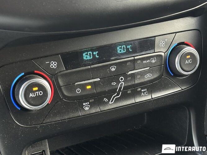 Ford Focus 41 interauto-car