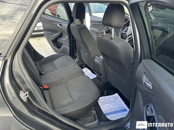 Ford Focus 44 interauto-car