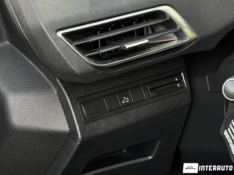 Peugeot 3008 22 automobil-interauto