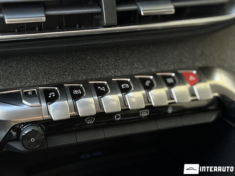 Peugeot 3008 26 automobil-interauto