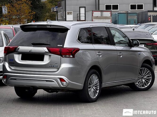 Mitsubishi Outlander 35 interauto-car