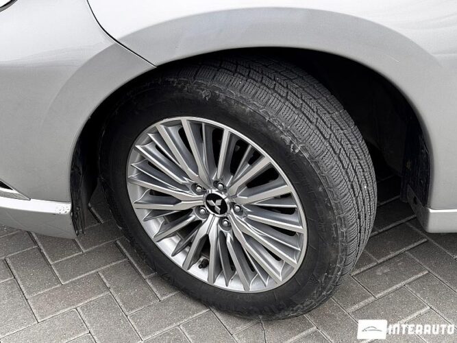 Mitsubishi Outlander 47 interauto-car