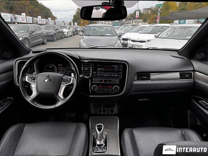 Mitsubishi Outlander 36 interauto-car