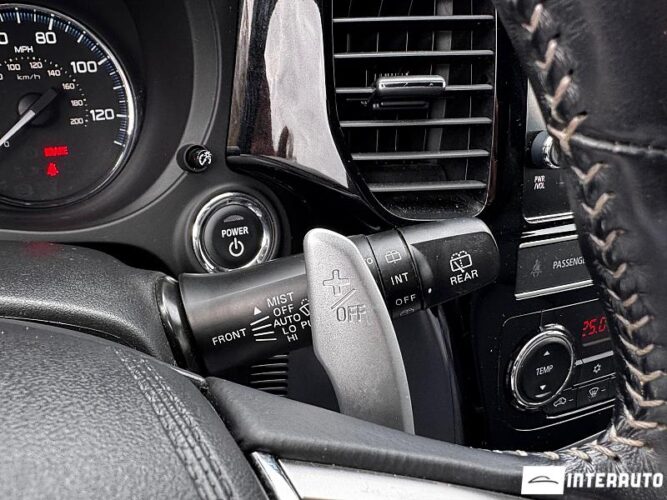 Mitsubishi Outlander 51 interauto-car