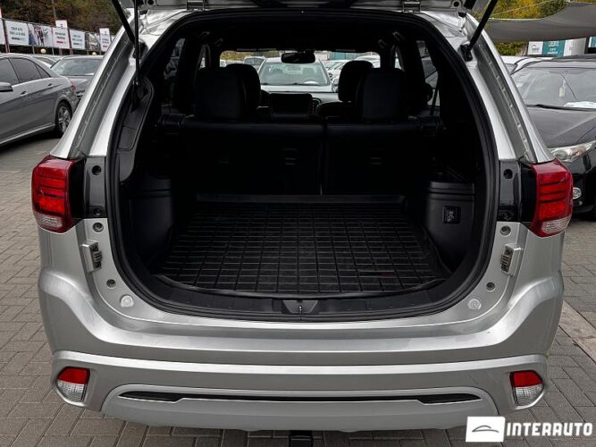 Mitsubishi Outlander 44 interauto-car