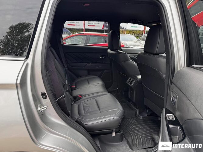 Mitsubishi Outlander 42 interauto-car