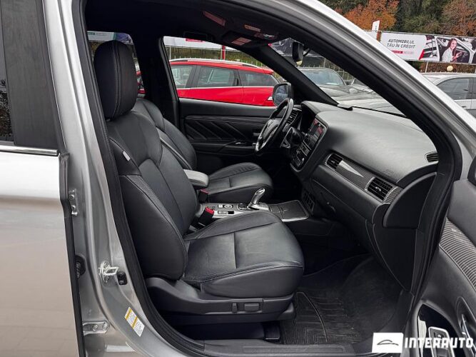 Mitsubishi Outlander 43 interauto-car