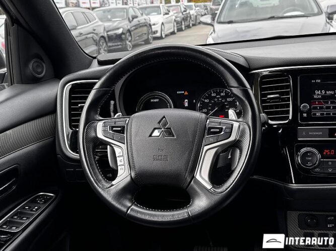 Mitsubishi Outlander 37 interauto-car