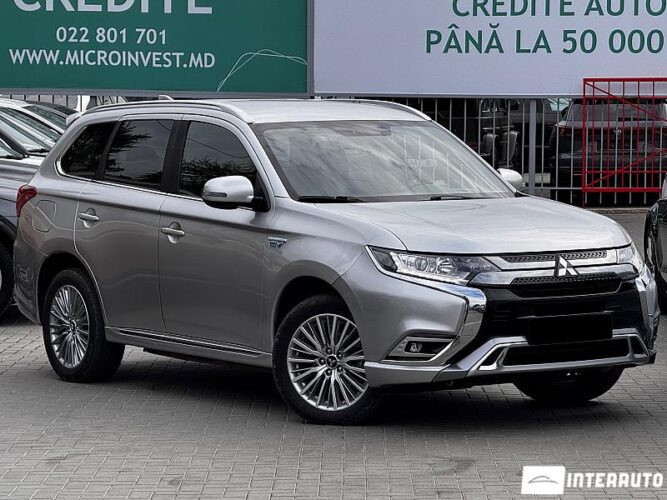 Mitsubishi Outlander 32 interauto-car