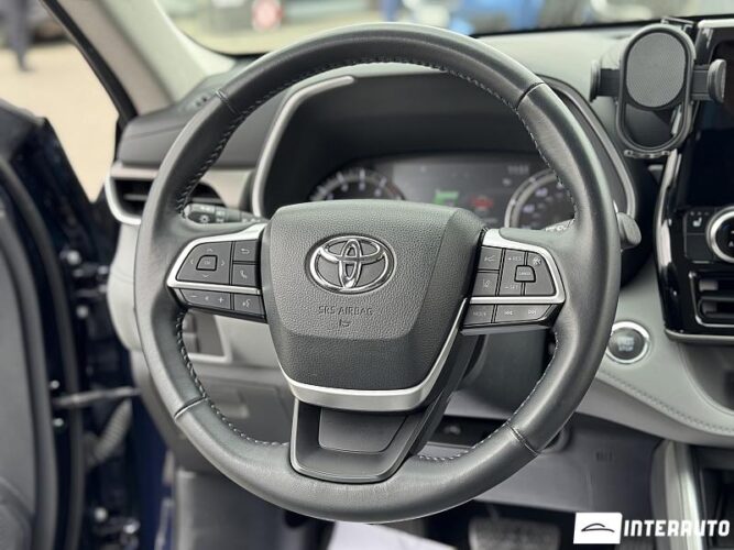 Toyota Highlander 43 interauto-car