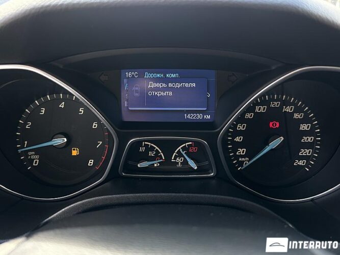 Ford Focus 37 interauto-car