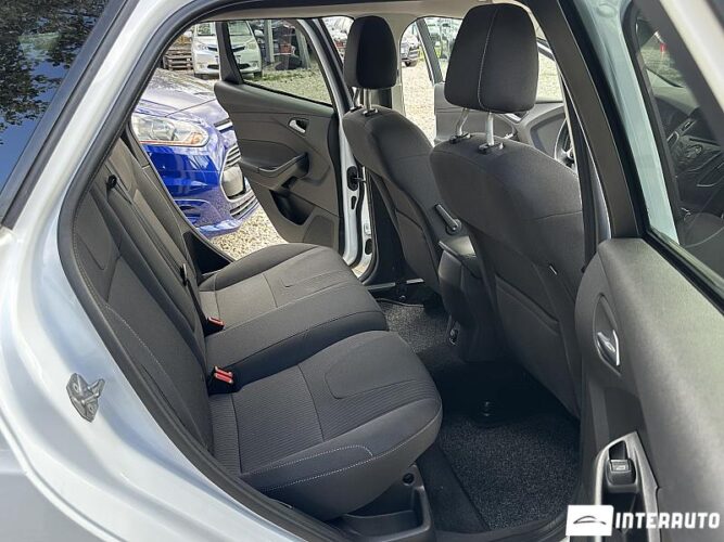 Ford Focus 43 interauto-car