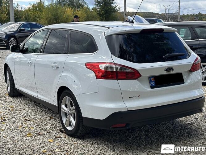 Ford Focus 33 interauto-car