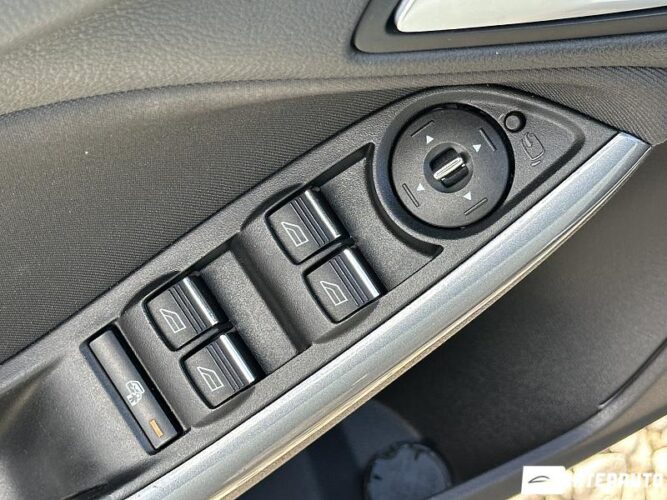 Ford Focus 47 interauto-car