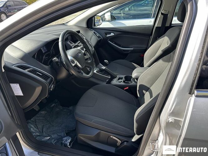 Ford Focus 33 interauto-car