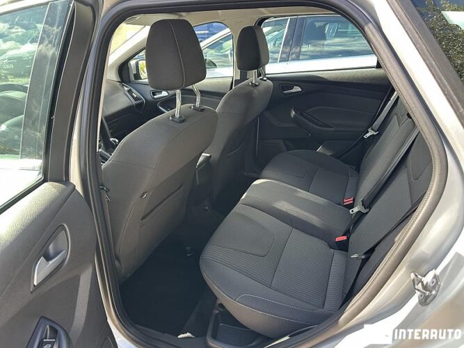 Ford Focus 41 interauto-car