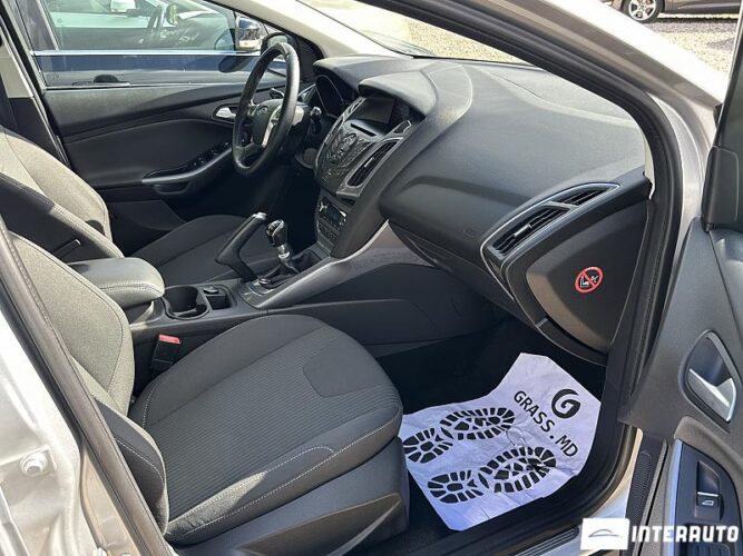 Ford Focus 43 interauto-car