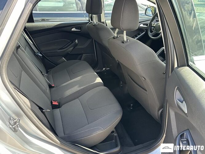 Ford Focus 42 interauto-car