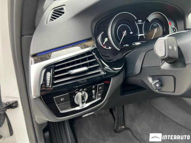 BMW 530e 56 interauto-car