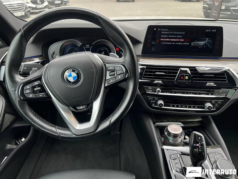 BMW 530e 21 automobil-interauto