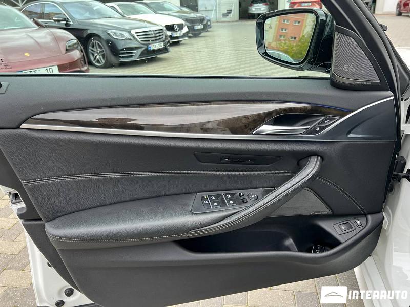 BMW 530e 18 automobil-interauto