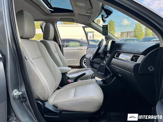 Mitsubishi Outlander 47 interauto-car
