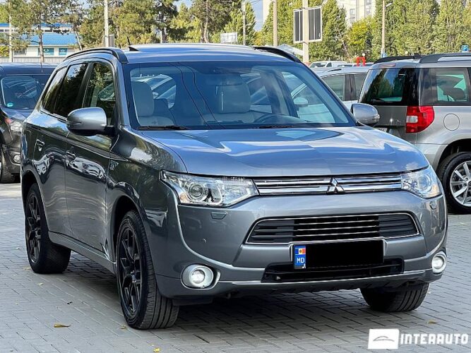 Mitsubishi Outlander 34 interauto-car