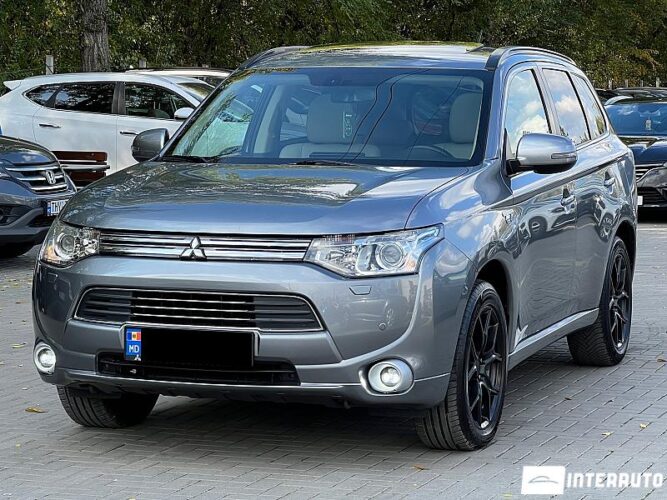 Mitsubishi Outlander 32 interauto-car