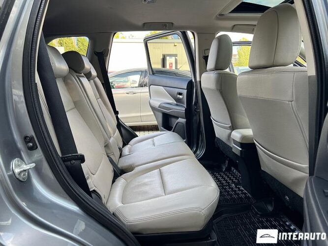 Mitsubishi Outlander 48 interauto-car